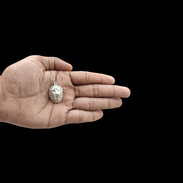 మెజెస్టిక్ లయన్ లాకెట్టు వెండి