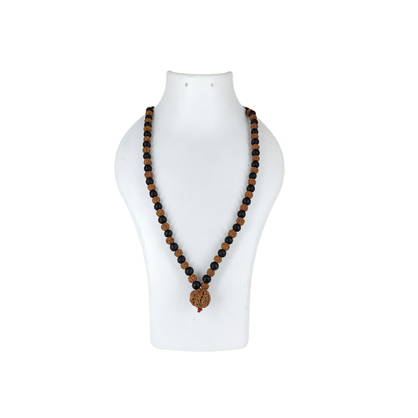 Front-facing display of an alternating Karungali and 5 Mukhi Rudraksha beaded necklace on a white mannequin bust.
