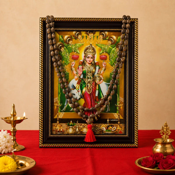 தாமரை மணி மாலையுடன் கூடிய வாஸ்து கிரஹலட்சுமி சட்டகம் (108+1 beads)